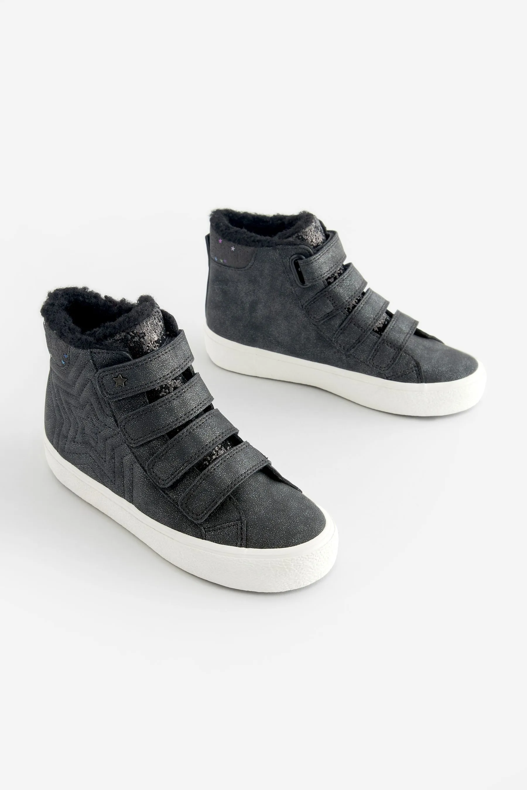 Scarpa da ginnastica alta con chiusura a sfioramento    