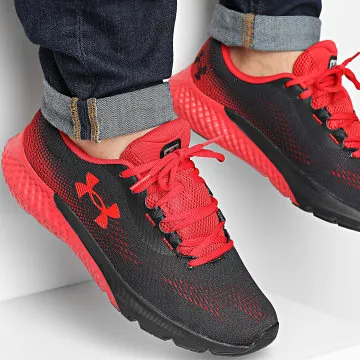 Scarpe da ginnastica UA Charge Rogue 4 3026998 Nero Rosso