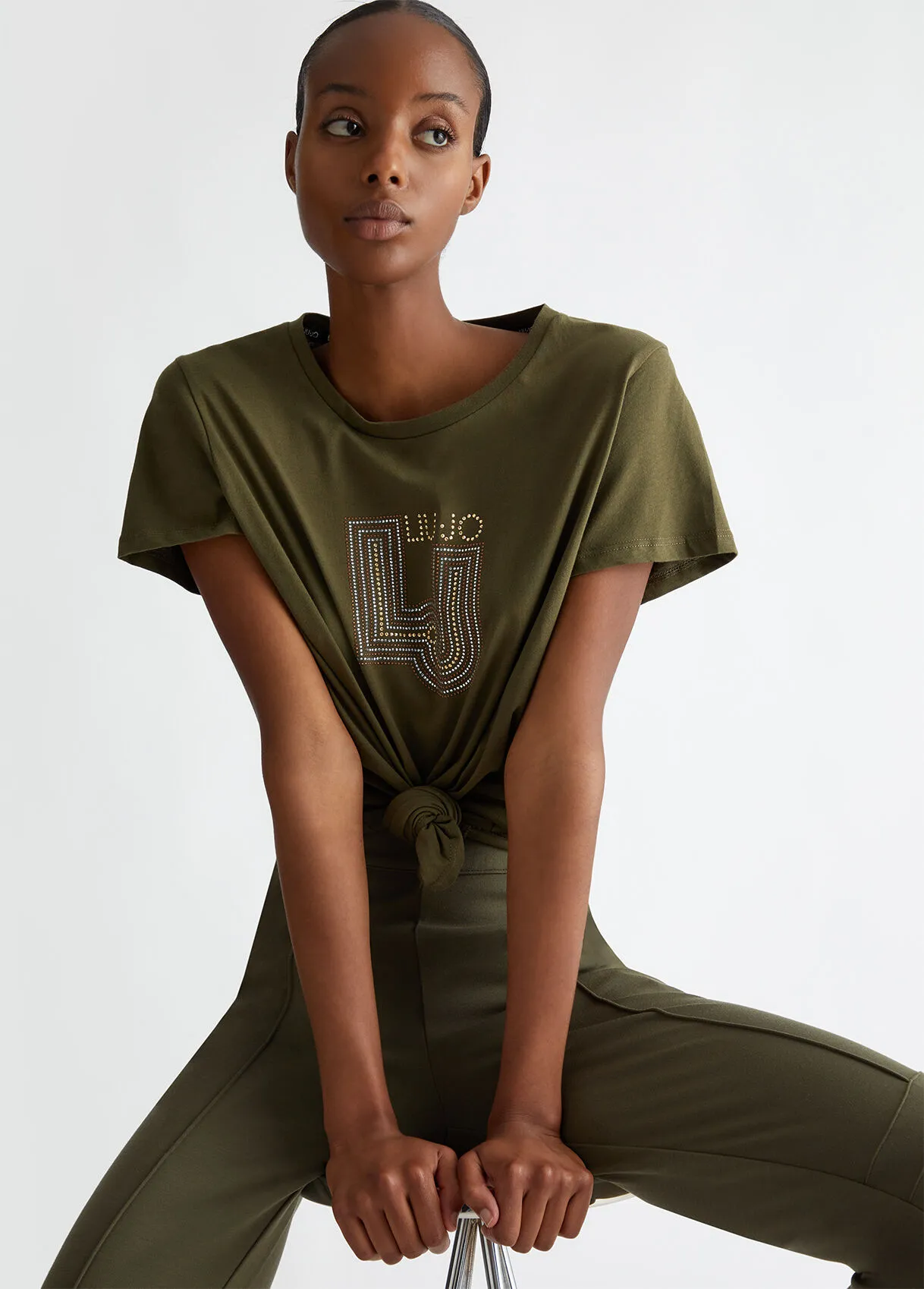 T-shirt con logo e strass